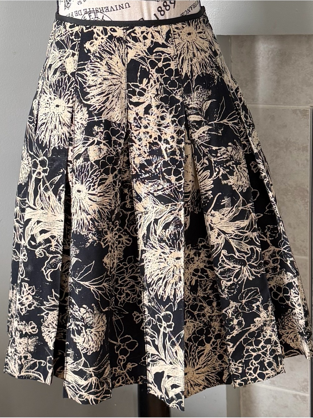 St. John Black and Cream Floral Pleated Midi Skirt